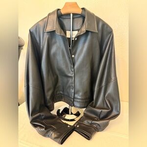 Alexis Faux Leather Buttoned Cuff Ceci
Jacket in black